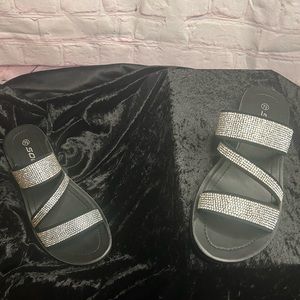 🤩New! Beautiful Rhinestone Slides Size 7.5